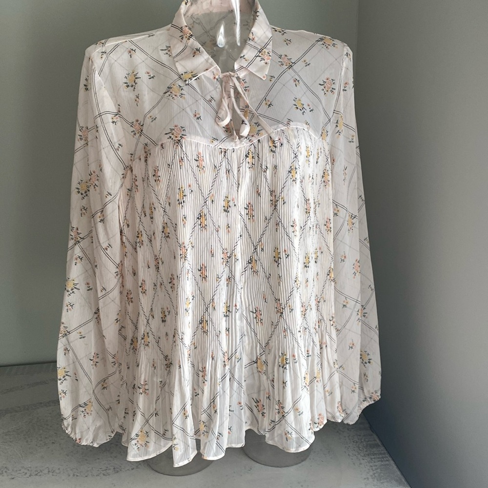 Light Pink Floral Tie-Neck Pleated Blouse